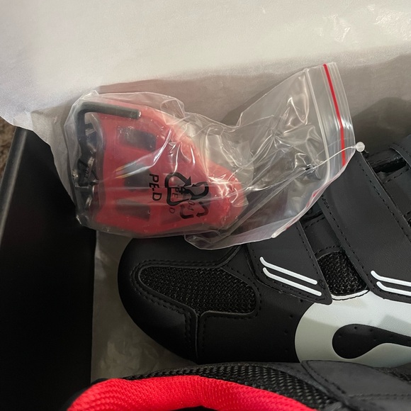 BNWT Peloton Cycling Shoes - Picture 5 of 5